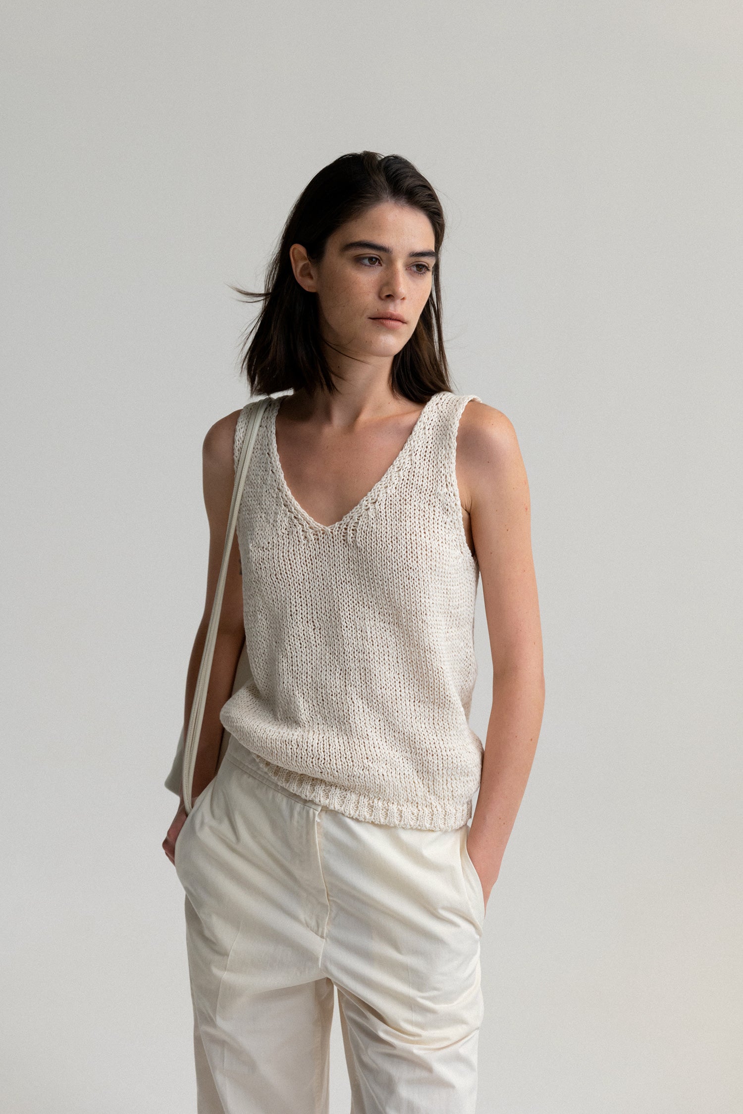 [N*thing Writt*n] Bamboo v-neck sleeveless knit - Weekdayslulu