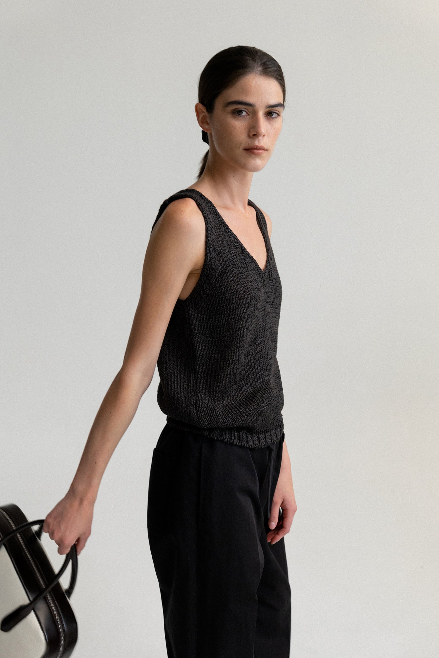 [N*thing Writt*n] Bamboo v-neck sleeveless knit - Weekdayslulu