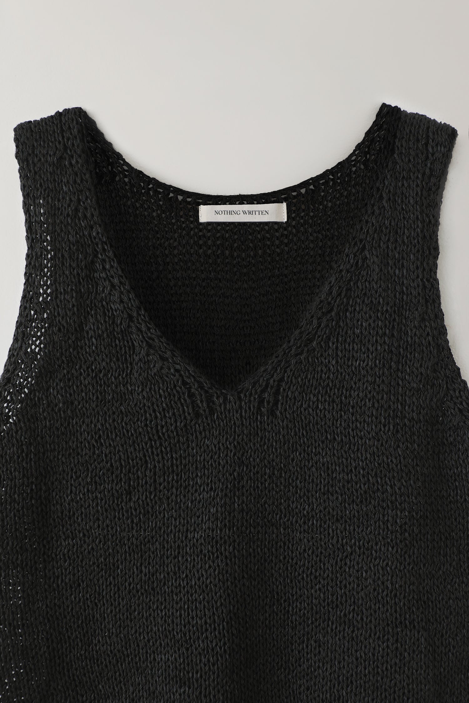 [N*thing Writt*n] Bamboo v-neck sleeveless knit - Weekdayslulu