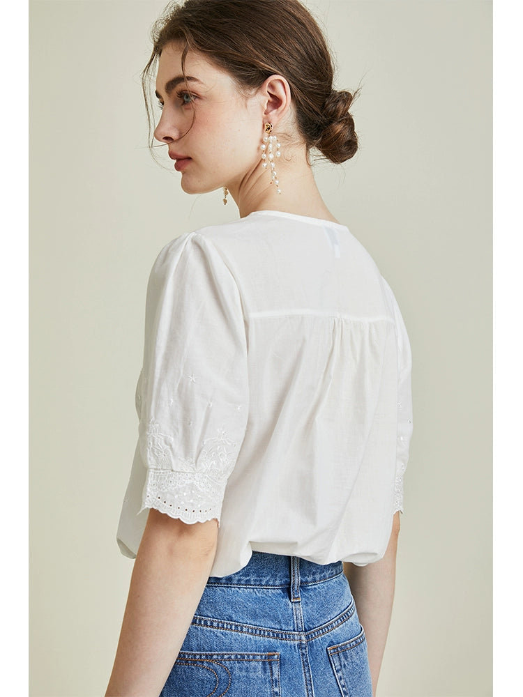 [R**je] Lace Embroidery V-neck Short-sleeve Shirt - Weekdayslulu